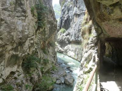 Ruta Cares-Picos de Europa; rio sorbe lago ubales valle de oza montes aquilianos